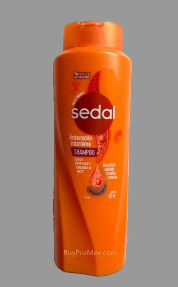 A bottle of Sedal Restauracion Instantanea Shampoo with a volume of 620ml. The bottle is predominantly orange with product information and branding in white and red text.